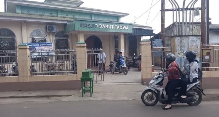 Viral Video Seorang Pria Lakukan Pencurian Uang Kota Amal Masjid Darut Taqwa Palembang