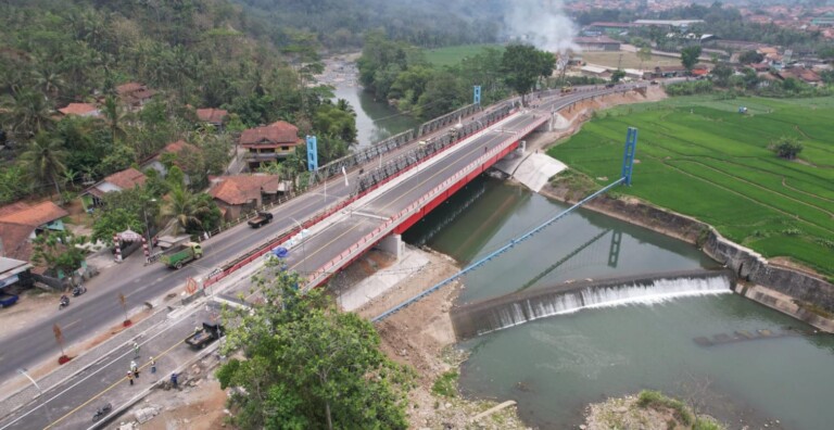 Jokowi Resmikan 3 Jembatan Callender Hamilton di Jawa Tengah