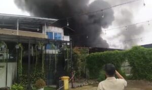 Gudang Tempat Penyimpanan Barang Wedding Organizer di Ilir Timur II Palembang Hangus Terbakar