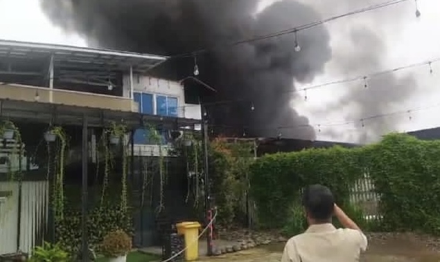 Gudang Tempat Penyimpanan Barang Wedding Organizer di Ilir Timur II Palembang Hangus Terbakar