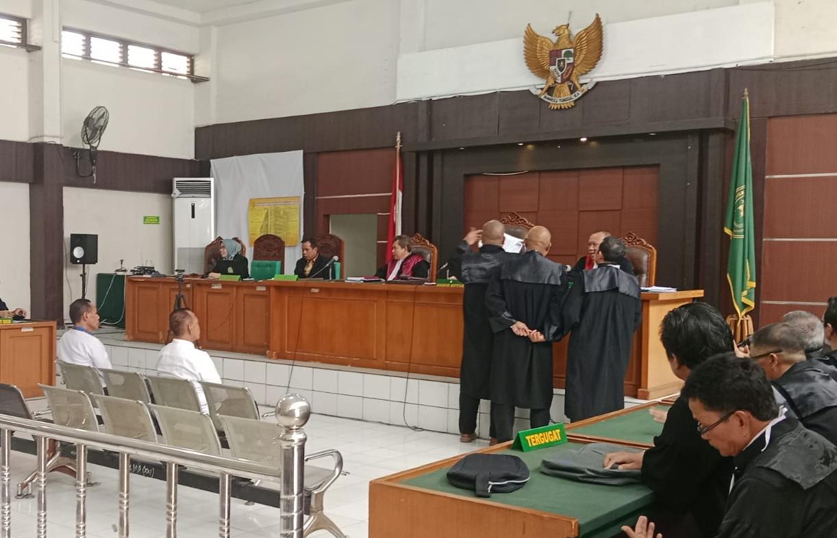 Terdakwa Korupsi Dana Komite Sekolah Dituntut 4 dan 7 Tahun Penjara