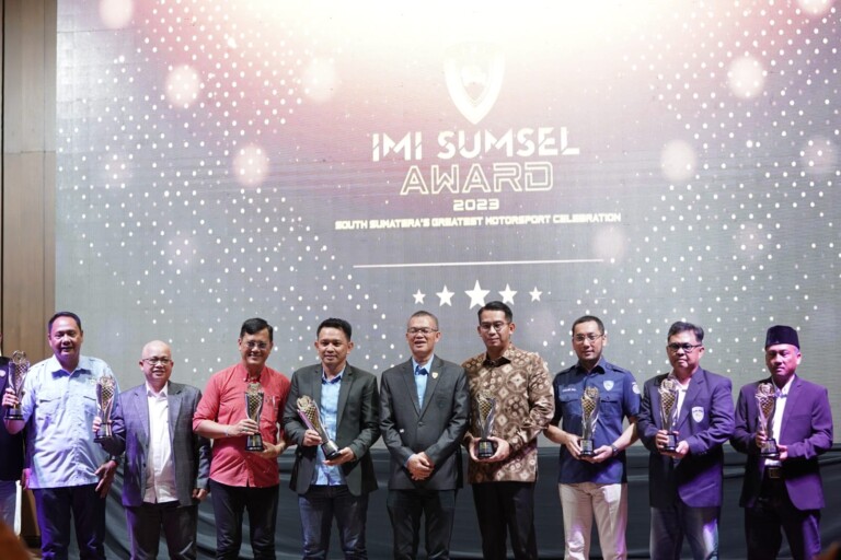 IMI Awards, Pj Bupati Apriyadi Dinobatkan Jadi Tokoh Otomotif Sumsel