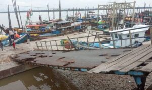 Nabrak Pohon, Speedboat Camat di Banyuasin Terjungkal