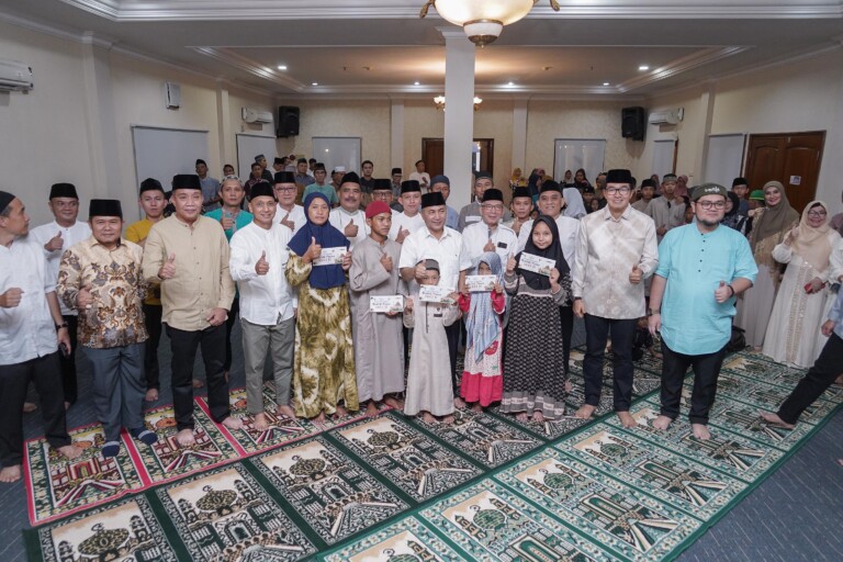 Bukber Jajaran PT Petro Muba Holding, Apriyadi Beri Santunan Anak Panti Asuhan