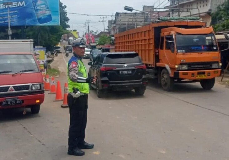 Lewati Jam Batas Operasional, Banyak Truk Langgar Aturan 3 SKB