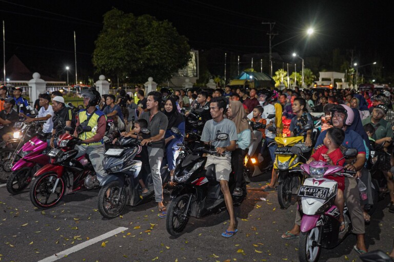 Pj Bupati Apriyadi Pawai Takbir Bareng Ribuan Warga Muba