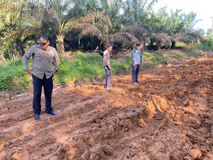 Ingatkan Warga, Tunggu Kering Jalan Boleh Dilintasi