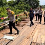 Kapolres Musi Rawas Tinjau Jembatan Penghubung Kabupaten Musi Rawas-Kabupaten Pali, Larang Pengendara Melintas