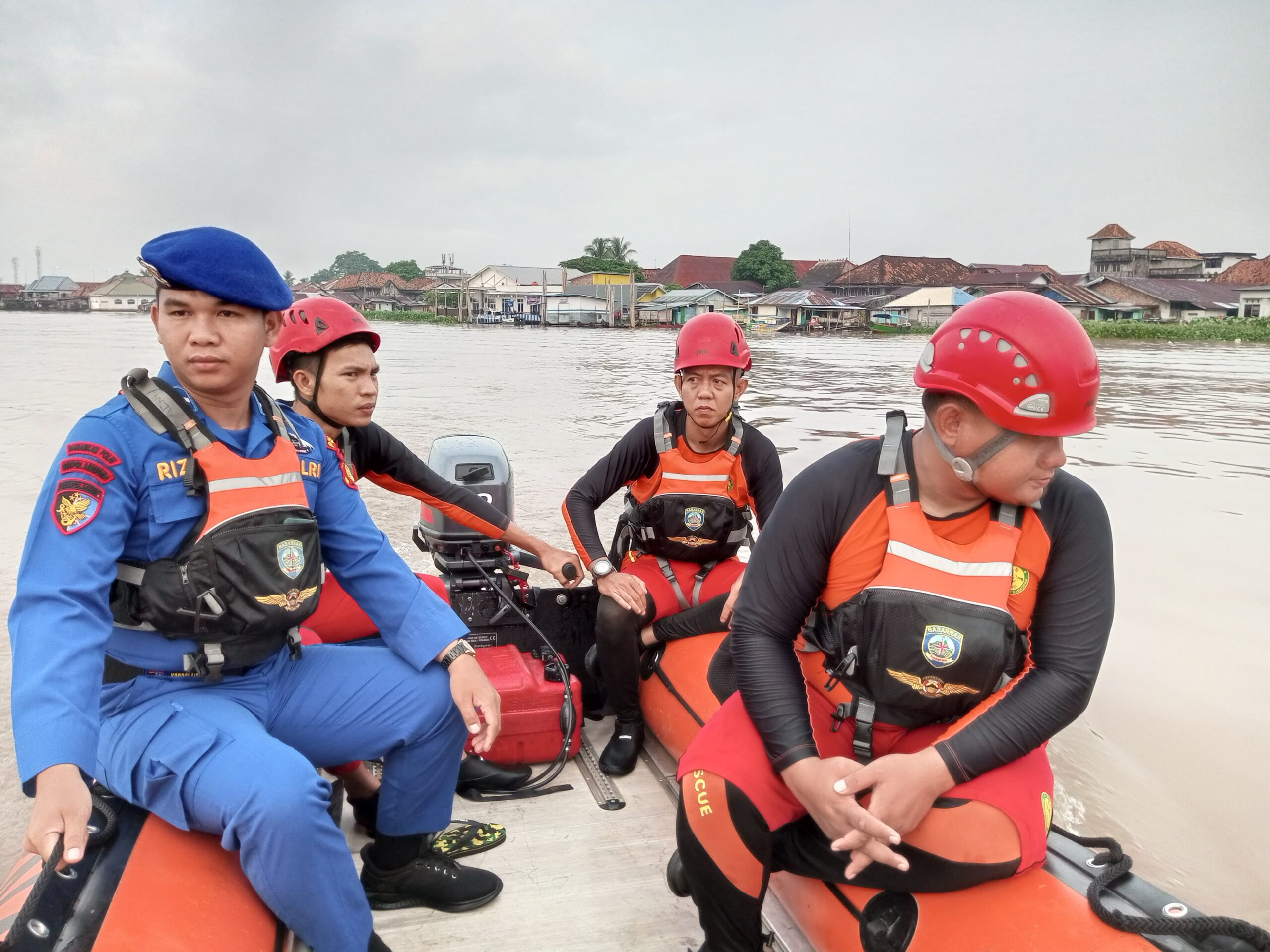 Tim SAR Gabungan Lanjutkan Pencarian Korban Hilang ABK Jukung Yang Meledak atau Terbakar