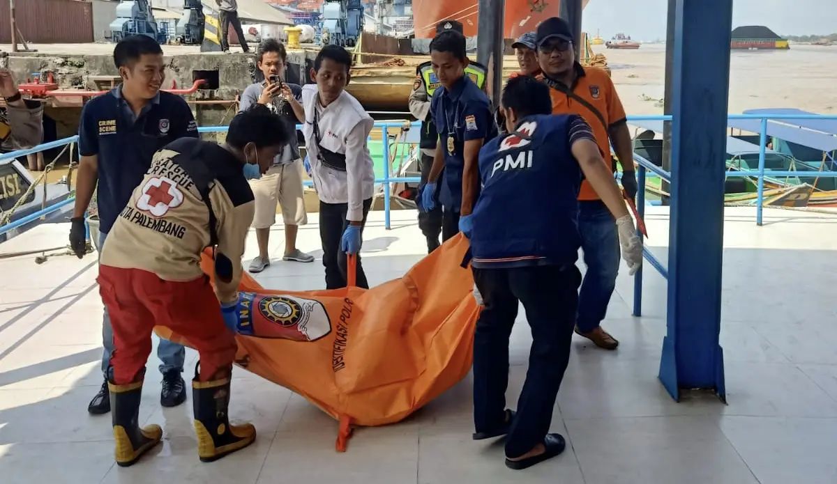 Seorang Pencari Barang Bekas Temukan Mayat di Pulau Kemarau, Polisi : Bagi Warga Hilang Keluarga Silahkan Datang Ke RS Bhayangkara Palembang