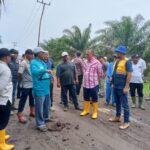 Pastikan Kondisi Jalan Poros Kecamatan Air Salek, Pj Bupati Tinjau Langsung