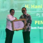 Hani Syopiar Rustam Terima Penghargaan Dari Menteri PDTT