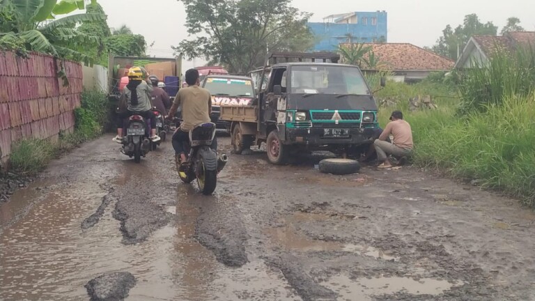 Kerusakan Jalan Tegal Binangun Makin Parah