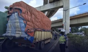 Ada Kecelakaan, Puluhan Kendaraan Jenis Truk Over Dimension dan Over Lading Terjaring Razia Satlantas Polrestabes Palembang