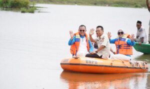 Hani S Rustam Sebar 10 ribu Benih Ikan di Boom Berlian Pada Rangkaian HUT Banyuasin ke-22 Tahun