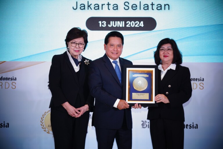 Hery Gunardi Dinobatkan CEO of The Year dan BSI Sebagai Bank Syariah Terbaik