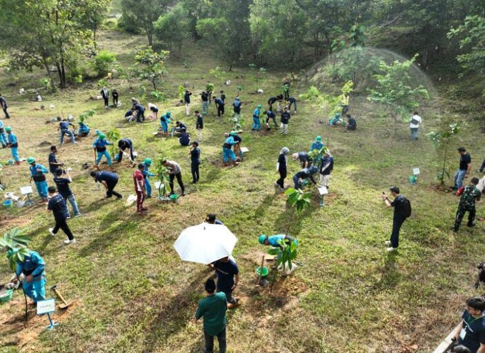 Green Mining, Tanam Pohon Bersama di Lahan Bekas Tambang