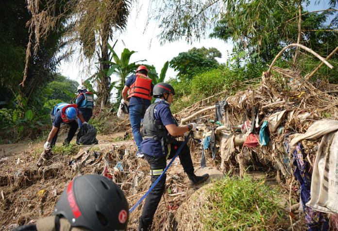 Jaga Lingkungan, Ajak Masyarakat Bersih-bersih Sungai Enim