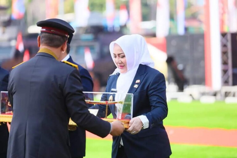 Bupati Musi Rawas Dapat Pin Emas Kapolri