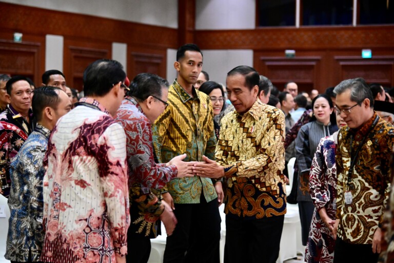 Pj Gubernur Elen Setiadi Simak Pengarahan Presiden Jokowi