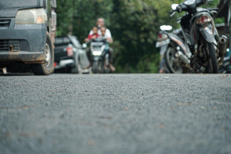 Jalan Penghubung Antardesa di Teluk Kijing Diaspal