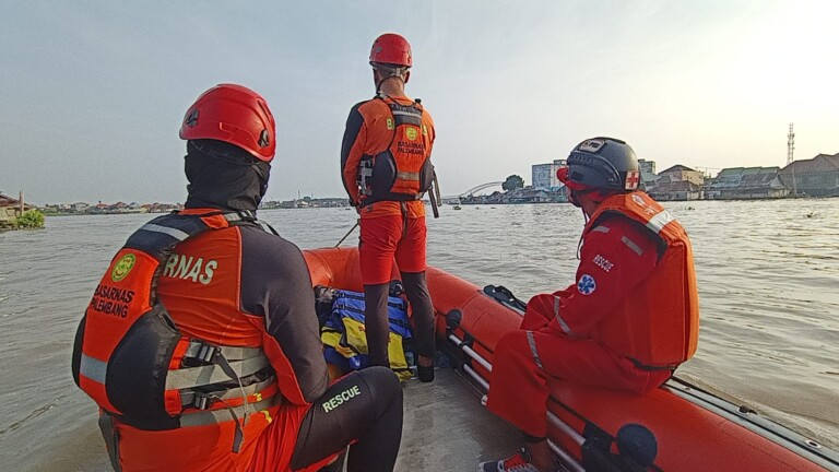 Terpeleset, Pekerja Jembatan Ogan Tenggelam di Sungai Musi