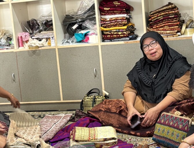 Dorong Ekosistem UMKM Songket Naik Kelas