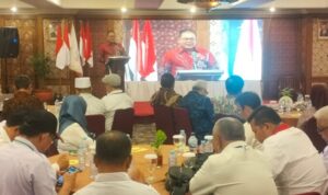 Prabowo Subianto Terima Pin Emas SMSI