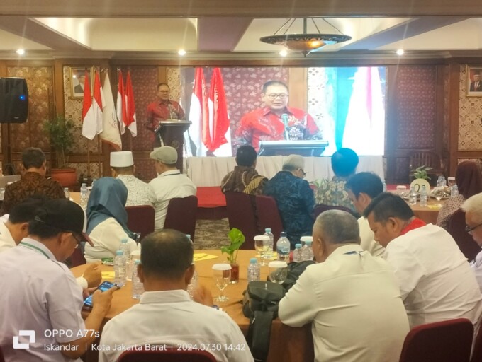 Prabowo Subianto Terima Pin Emas SMSI