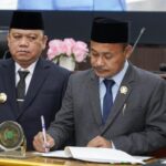 Pj Bupati Sandi Fahlepi Bersama Pimpinan DPRD Muba Tandatangani KUA dan PPAS RAPBD TA 2025