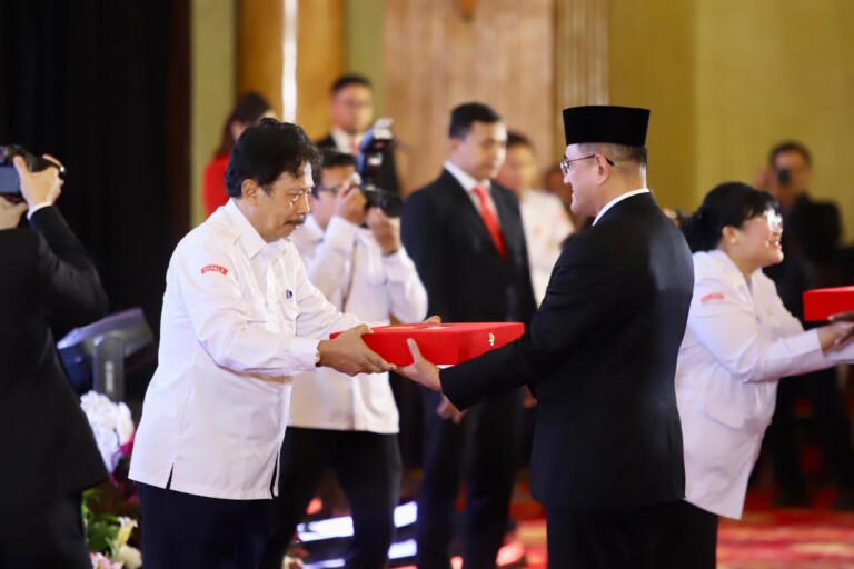 Terima Duplikat Bendera Pusaka HUT RI Ke-79 dari Kepala BPIP RI