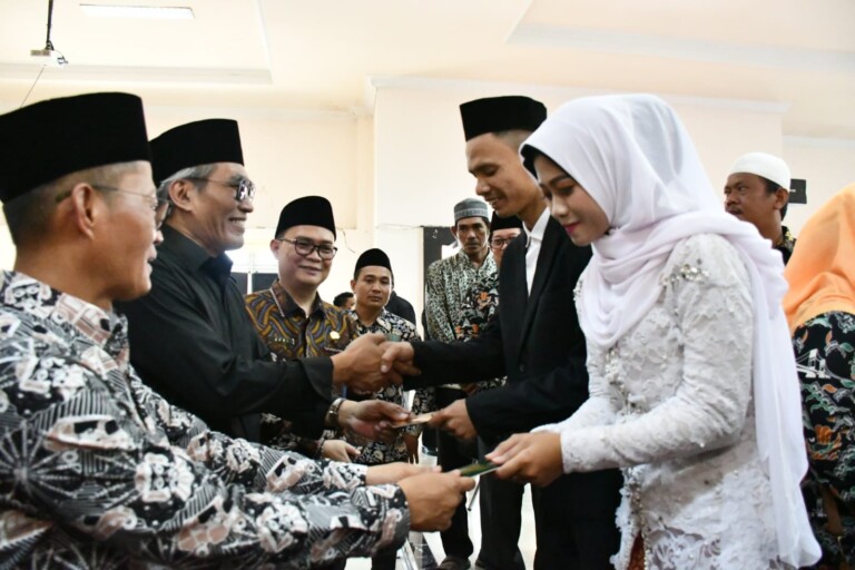 20 Pasang Pengantin Sumringah dan Bahagia