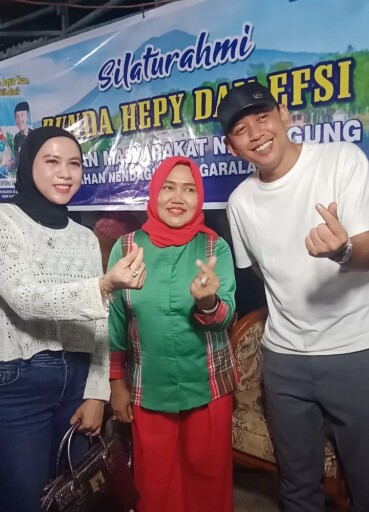 Bareng Dirga Dadali, Paslon Hepy-Efsi Kunjungi Warga Nendangung