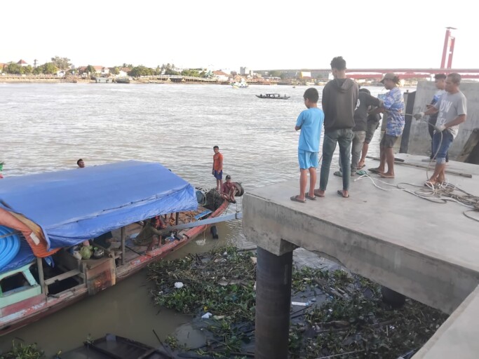 Kapal Motor Muatan Material Bangunan Tenggelam Saat Sandar di Dermaga Pasar 16 Ilir