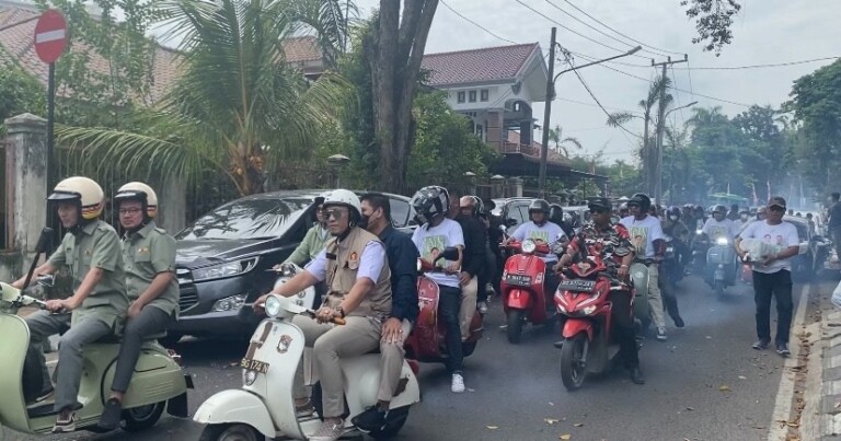 Naik Vespa, RDPS Daftar ke KPU Palembang